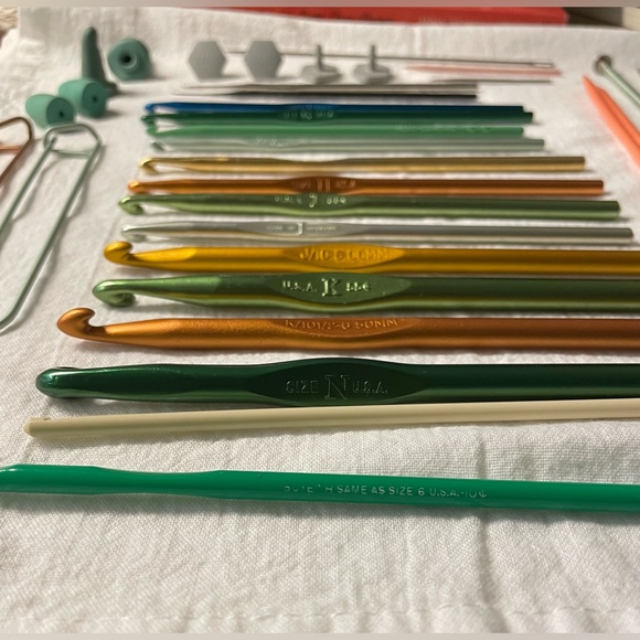 Assorted knitting, crochet and sewing items - Picture 4 of 7